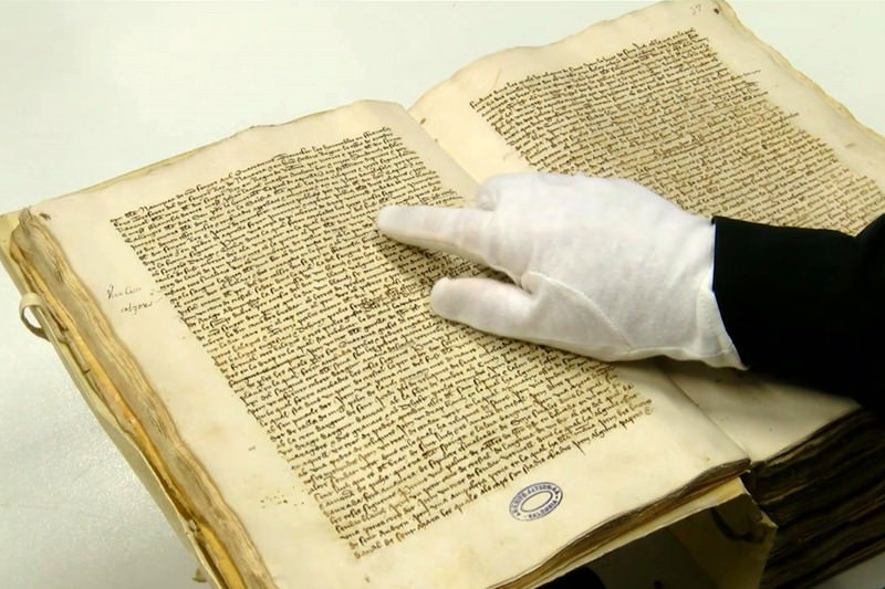 Inventari de les relíquies del reliquiari reial de la Corona d'Aragó, depositades per Alfons el Magnànim en la catedral de València en 1437 Inventari de les relíquies del reliquiari reial de la Corona d'Aragó, depositades per Alfons el Magnànim en la catedral de València en 1437