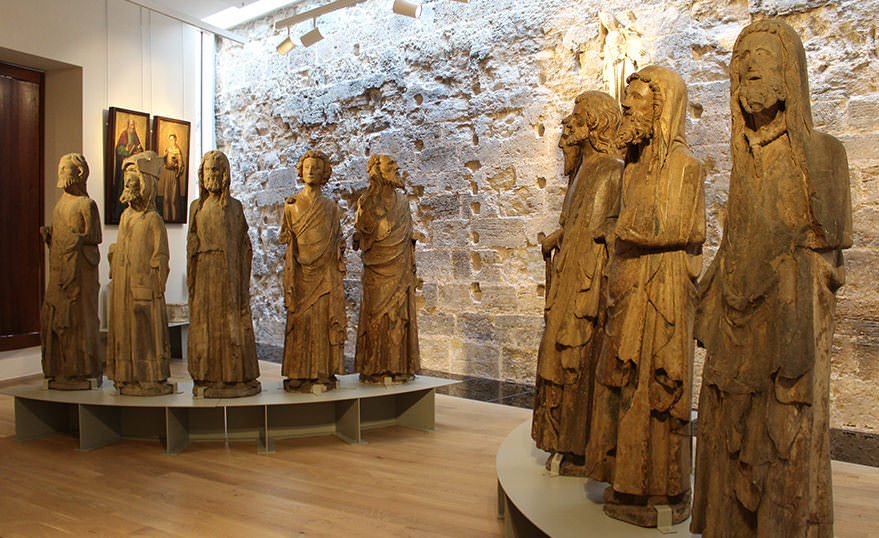 Imatges autèntiques de la Porta dels Apòstols Imatges autèntiques de la Porta dels Apòstols