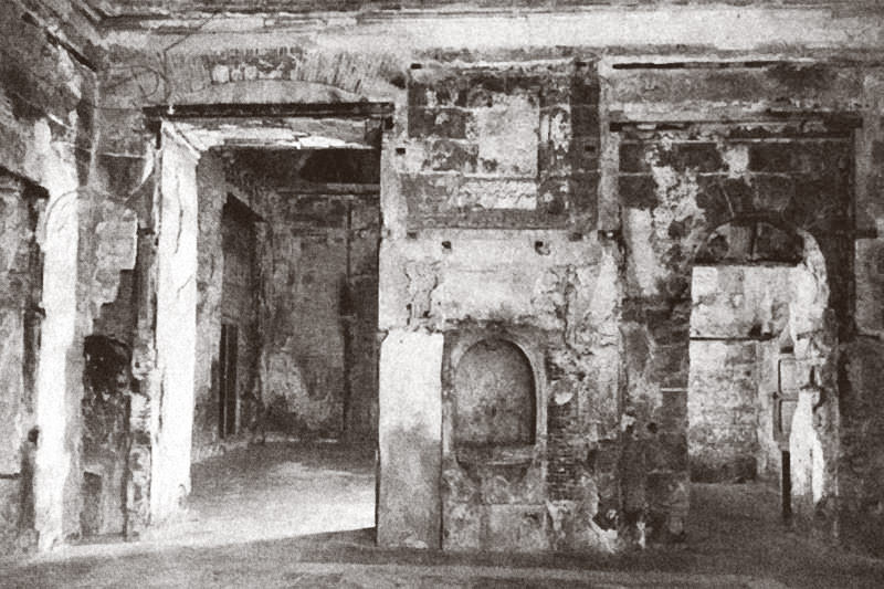 Mur a la Casa de Carlet on el calze va romandre amagat. Mur a la Casa de Carlet on el calze va romandre amagat.