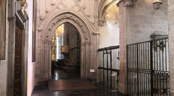 Passatge a la capella del Sant Calze