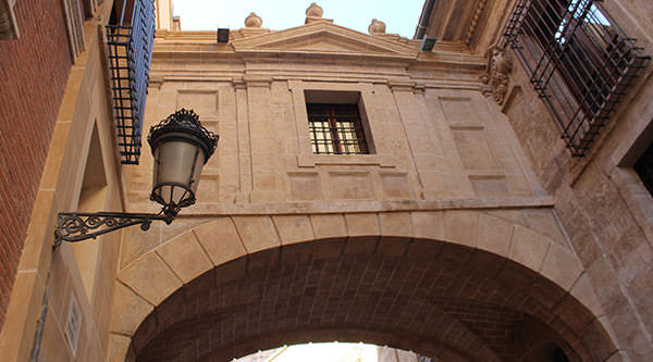 El pont des de l’exterior