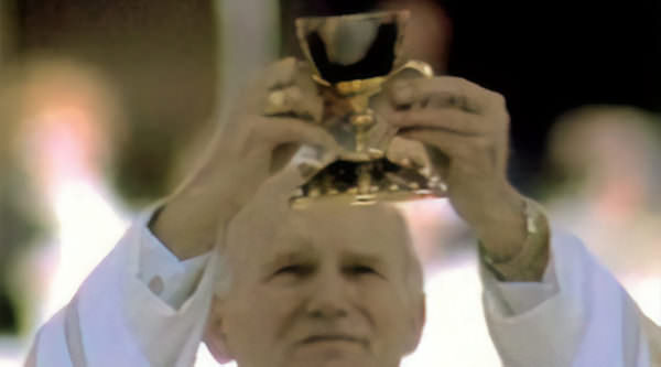 Juan Pablo II Celebra la eucaristía con el Santo Cáliz.