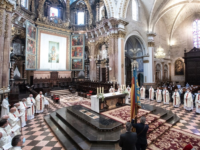 Misa solemne en la Catedral por el aniversario de su dedicación y consagración a la Asunción de María tras la Reconquista