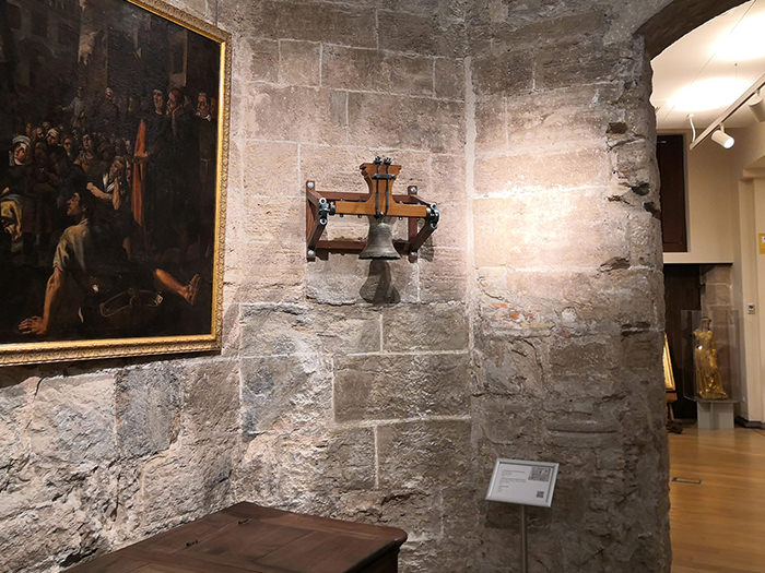 El Museo de la Catedral expone la campana valenciana más antigua que existe, datada en el año 1240