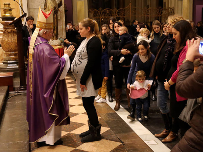 La “Semana por la Vida” comienza este sábado con bendición de embarazadas y padres por el Arzobispo