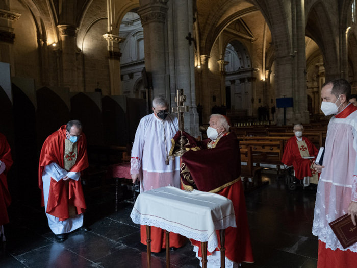 La Catedral acoge la tradicional “bendición del término” de Valencia desde la Puerta de los Hierros