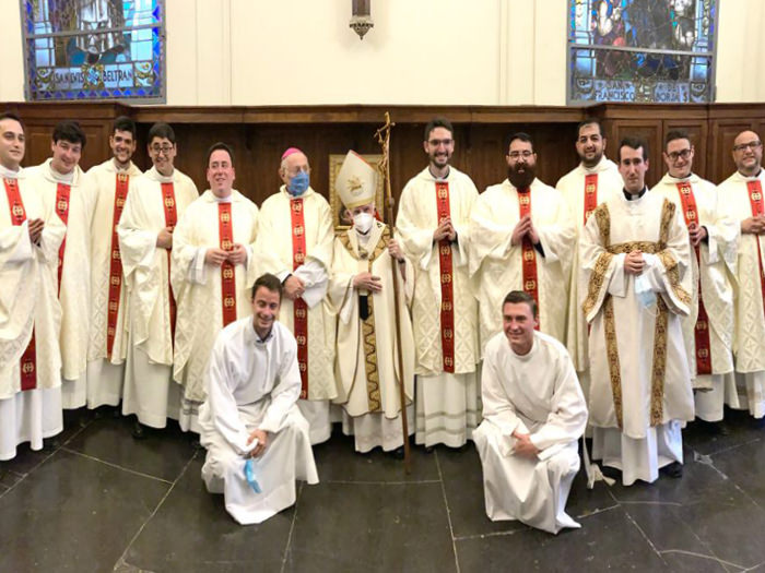 El arzobispo anima a los 11 nuevos sacerdotes a ser “ministros de la reconciliación”