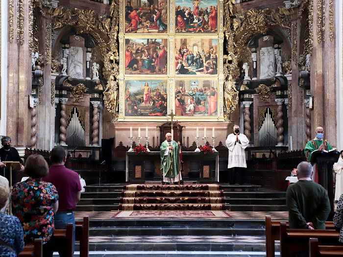 El Arzobispo ofrece la misa dominical en la Catedral por las misiones y los misioneros