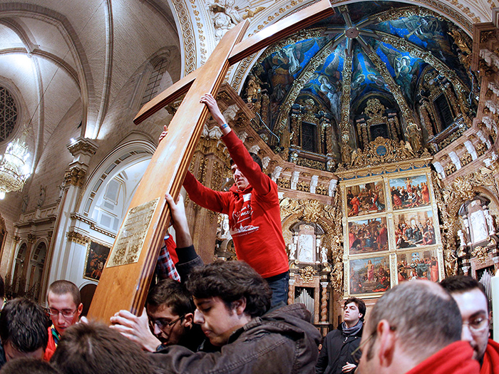La Catedral acoge una misa con la cruz y el icono de María, símbolos de la JMJ de Lisboa 2023