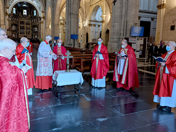 La Catedral acoge la tradicional “bendición del término” de Valencia desde la Puerta de los Hierros