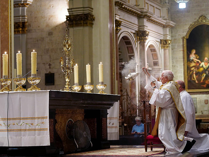 Misa en la Catedral por el X Aniversario de la capilla de Adoración Eucarística Perpetua