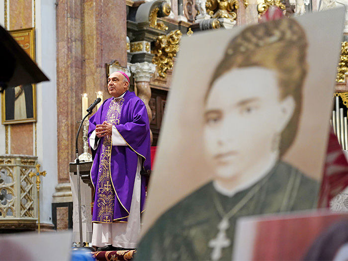 El Arzobispo preside en la Catedral la celebración del centenario del fallecimiento de la fundadora de la congregación de Pureza de María