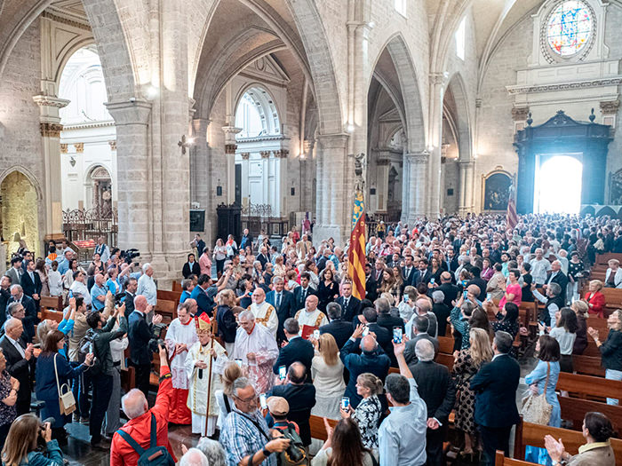 La Catedral acoge la misa y el solemne Te Deum del 9’Octubre, presidido por el Arzobispo
