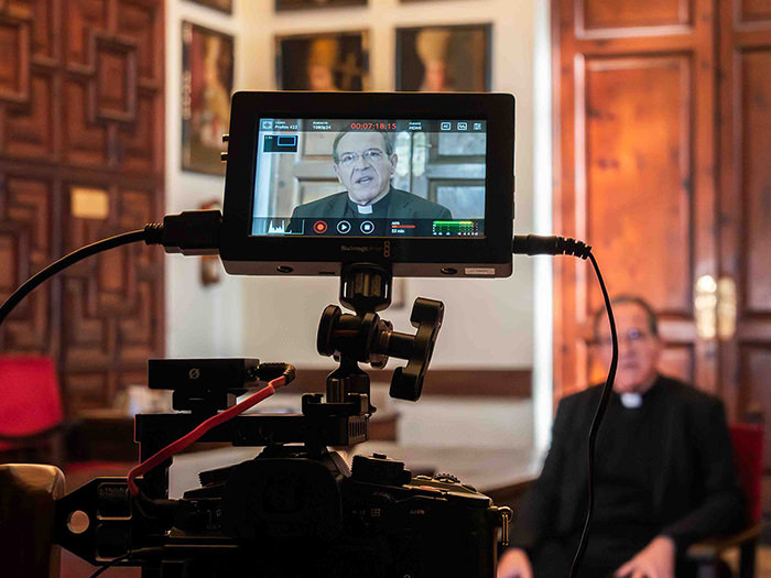 Comienza en la Catedral el rodaje de un documental sobre el Santo Cáliz realizado por una productora valenciana