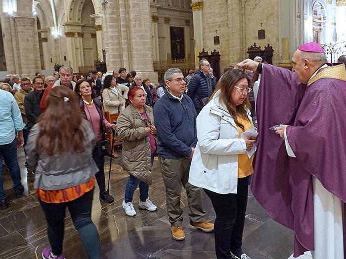 El Arzobispo preside la celebración del Miércoles de Ceniza en la Catedral