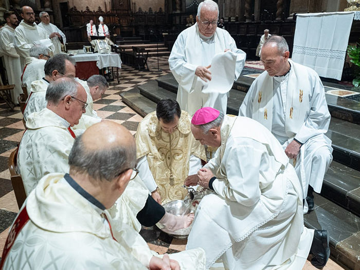 El Arzobispo de Valencia preside la misa de la Cena del Señor