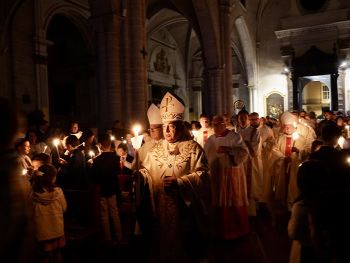 La Catedral acoge la solemne Vigilia Pascual