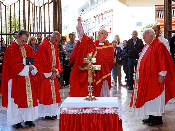 La Catedral acoge la tradicional “bendición del término” de Valencia desde la Puerta de los Hierro
