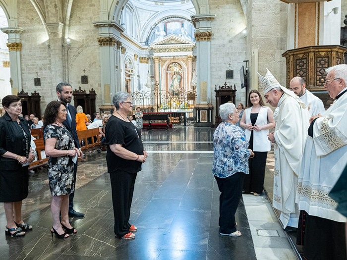 La Catedral acoge la misa de final de curso de la asociación de amas de casa “Tyrius”, presidida por el Arzobispo