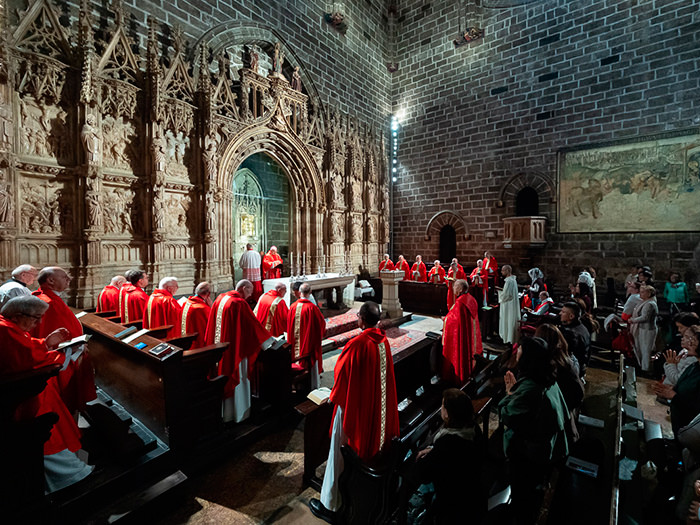 La Catedral de Valencia recibe la visita pastoral del Arzobispo