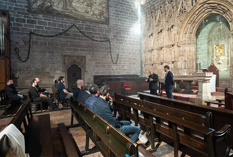 El arzobispo reunido con el personal de la Seo