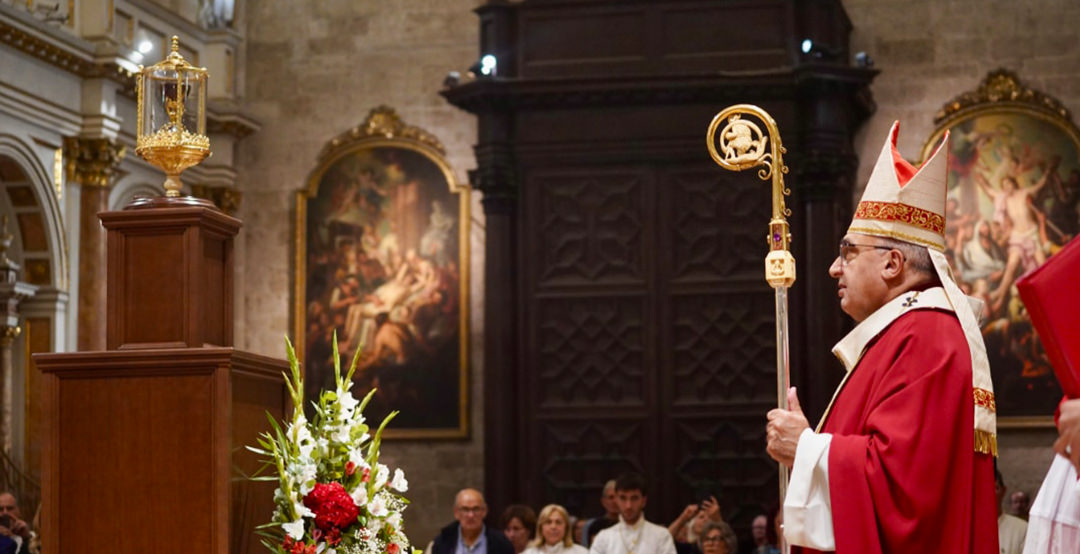 El Arzobispo Enrique Benavent Vidal y el Santo Cáliz en la homilía El Arzobispo Enrique Benavent Vidal y el Santo Cáliz en la homilía