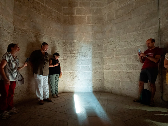 Alineamiento de rayos de sol, el particular homenaje del Micalet a la Asunción