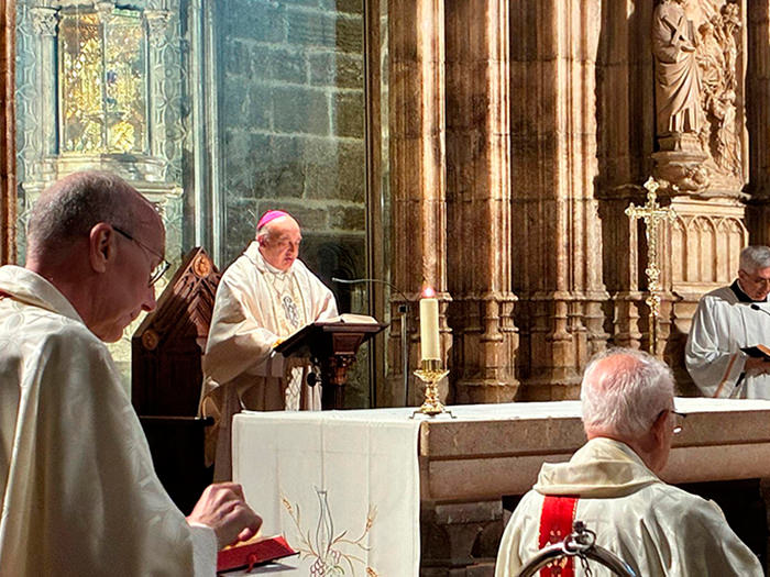 El Arzobispo celebra la Misa “pro eligendo Romano Pontífice” en la Capilla del Santo Cáliz