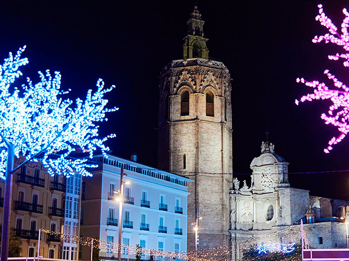 El Cabildo, el Ayuntamiento y la Fundación Iberdrola acuerdan iluminar la Catedral y el Micalet por el Año jubilar del Santo Cáliz