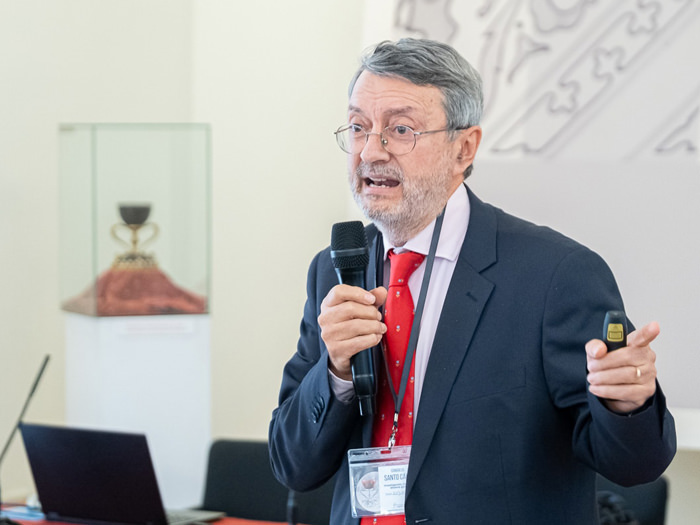 Un experimento llevado a cabo en la Universitat Politècnica de València descubre a qué se debe la mancha blanquecina del Santo Cáliz