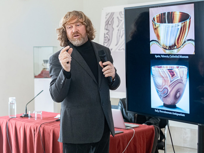 El experto italiano Dario del Bufalo asegura que el Santo Cáliz se puede datar en el siglo I a.C. y que está realizado con un ágata oriental