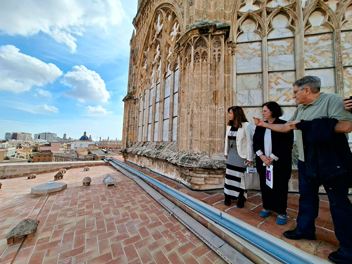 La Generalitat apoya la restauración del ábside para proteger las pinturas de los Ángeles Músicos