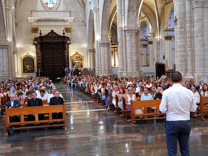 Mil trescientos profesores de colegios diocesanos participan este miércoles en la Catedral en el encuentro de inicio de curso presidido por el Arzobispo