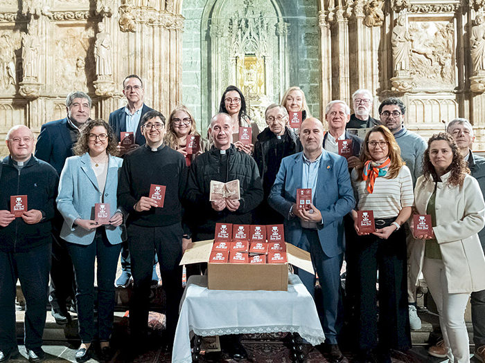 Bendición de las credenciales de la I peregrinación por el Año Jubilar del Santo Cáliz de los jóvenes de la Provincia eclesiástica
