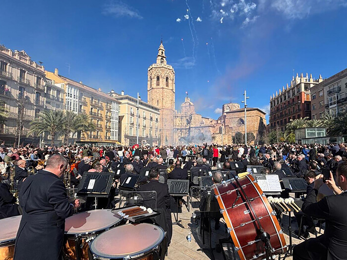 Gran Concierto en la plaza de la Reina por el 600 aniversario del Micalet