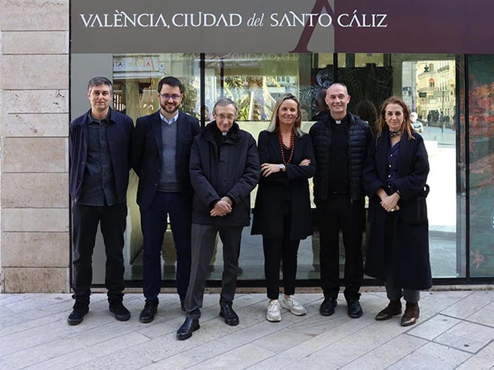 Valencia inaugura un nuevo punto informativo sobre el Santo Cáliz en la Plaza de la Reina por el III Año Jubilar