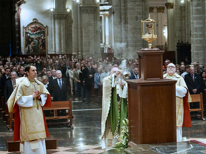 El Arzobispo preside en la Catedral los oficios del Jueves Santo con la misa “En la Cena del Señor”