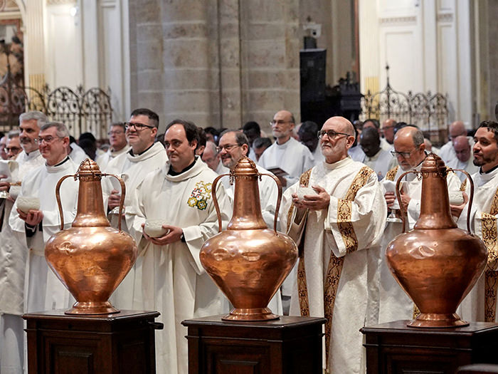 «La renovación de las promesas sacerdotales excluye de todo sentimiento de superioridad en la vivencia del ministerio»