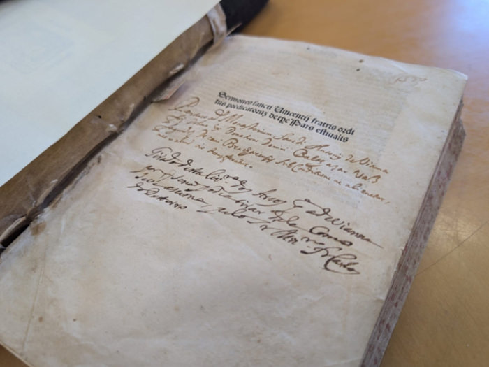 La Catedral enriquece su colección de incunables con un sermonario de San Vicente Ferrer