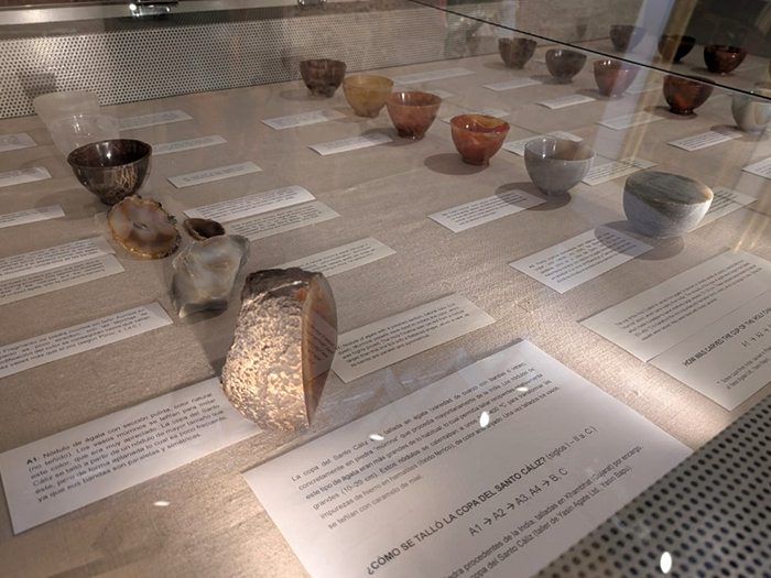 Una exposición en la Catedral de Valencia revela cómo era la piedra original del Santo Cáliz