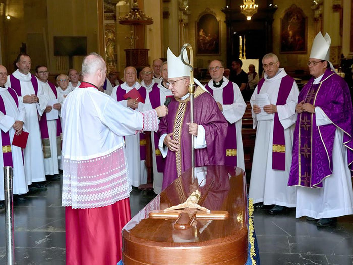 El Arzobispo preside la misa exequial del canónigo emérito Emilio Aliaga, deán de la Catedral de Valencia entre 2009 y 2021